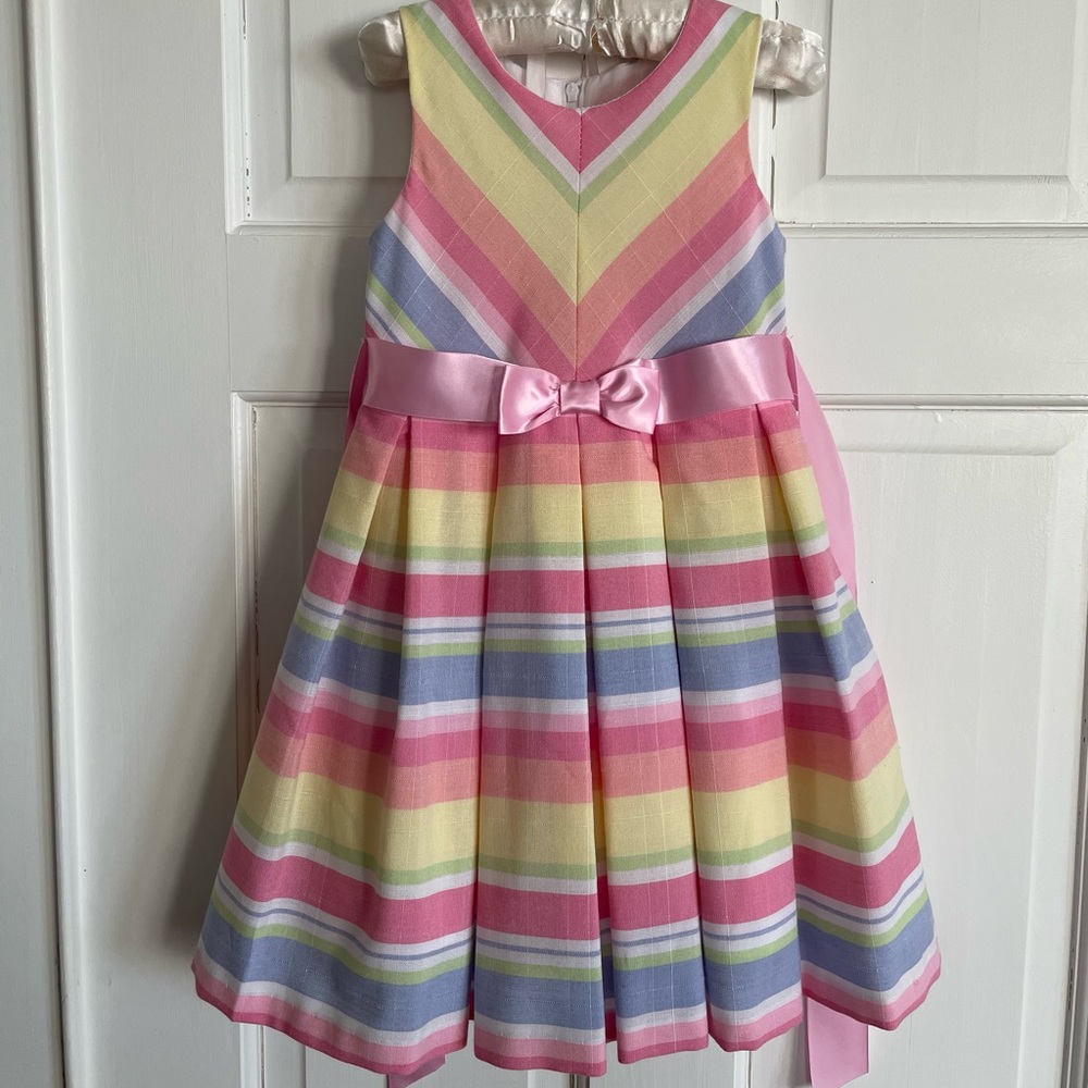 Beautiful little girl special occasion dress w/matching hat, 4T, multi-color